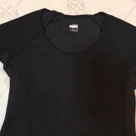 NIKE Fit Dry Black Athletic Tee - Picture 5 of 6